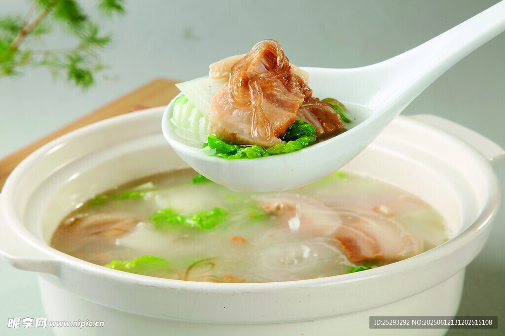 美味排骨靓汤