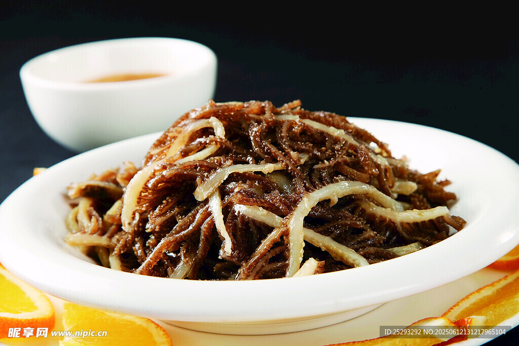 美味凉拌菜色泽诱人
