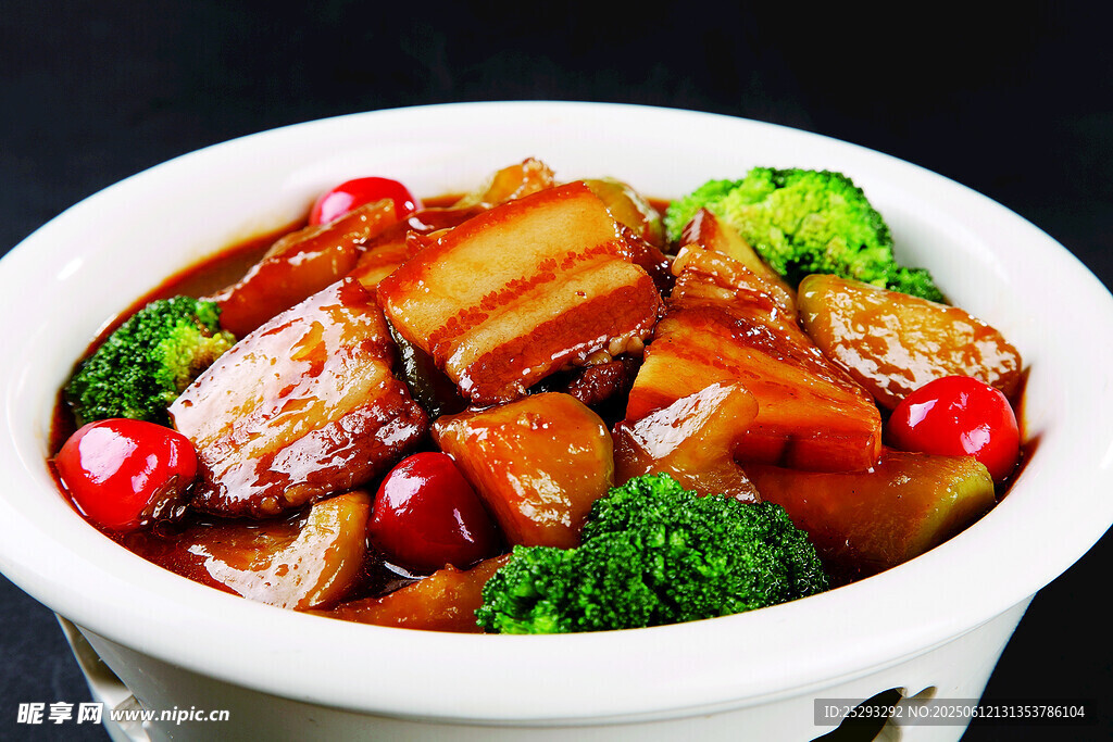 砂锅美味红烧肉配时蔬