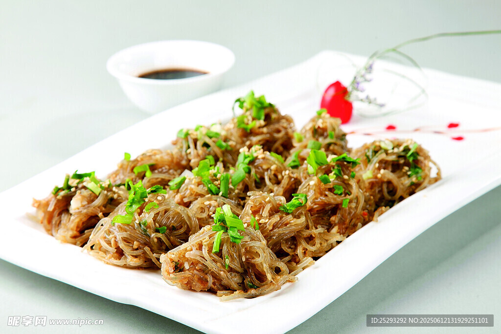 美味粉丝菜肴鲜香诱人