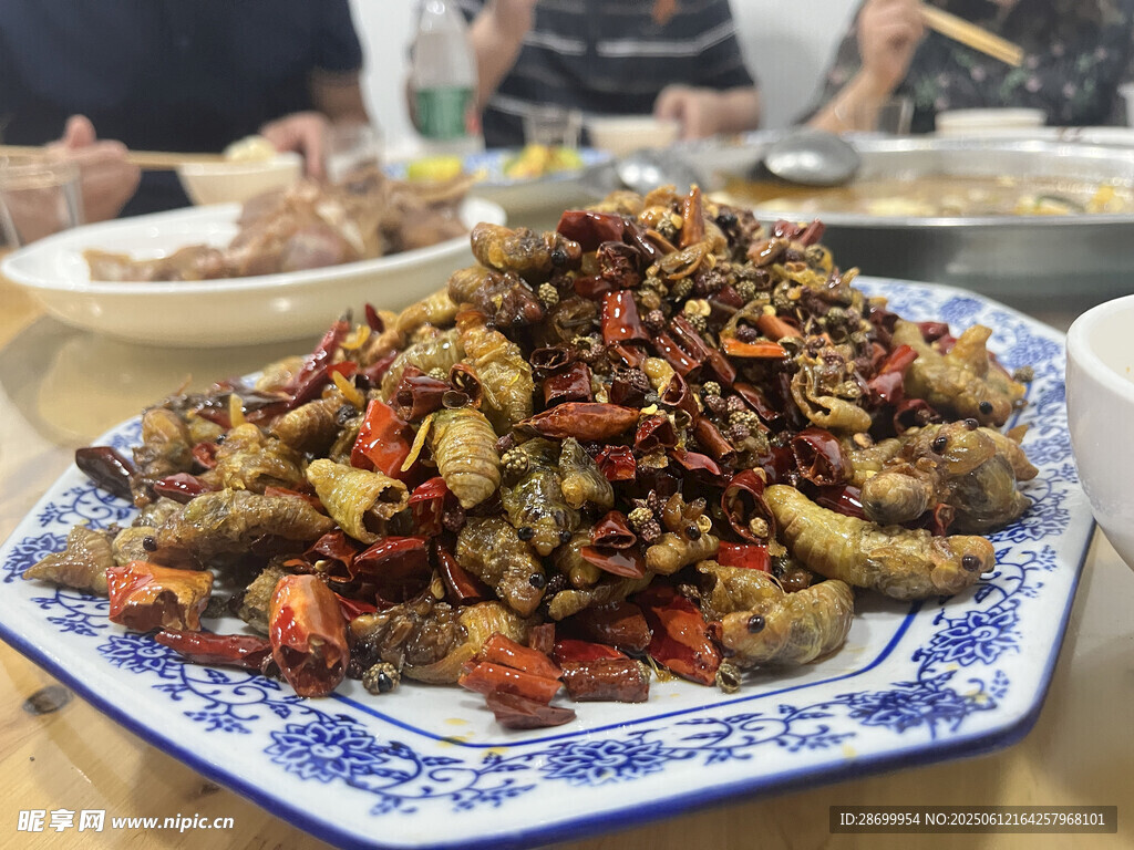 香辣可口的特色炒田螺