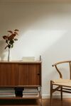 简约木质家具室内一角
