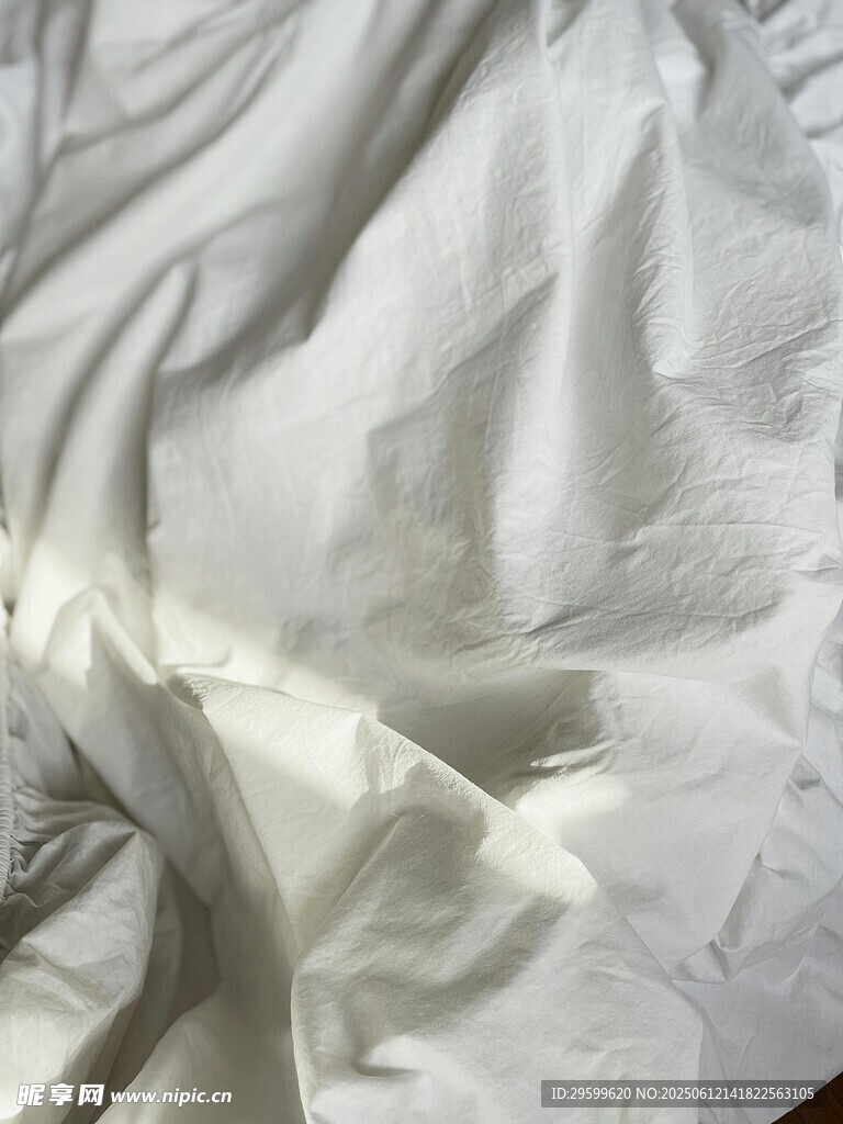褶皱的白色布料