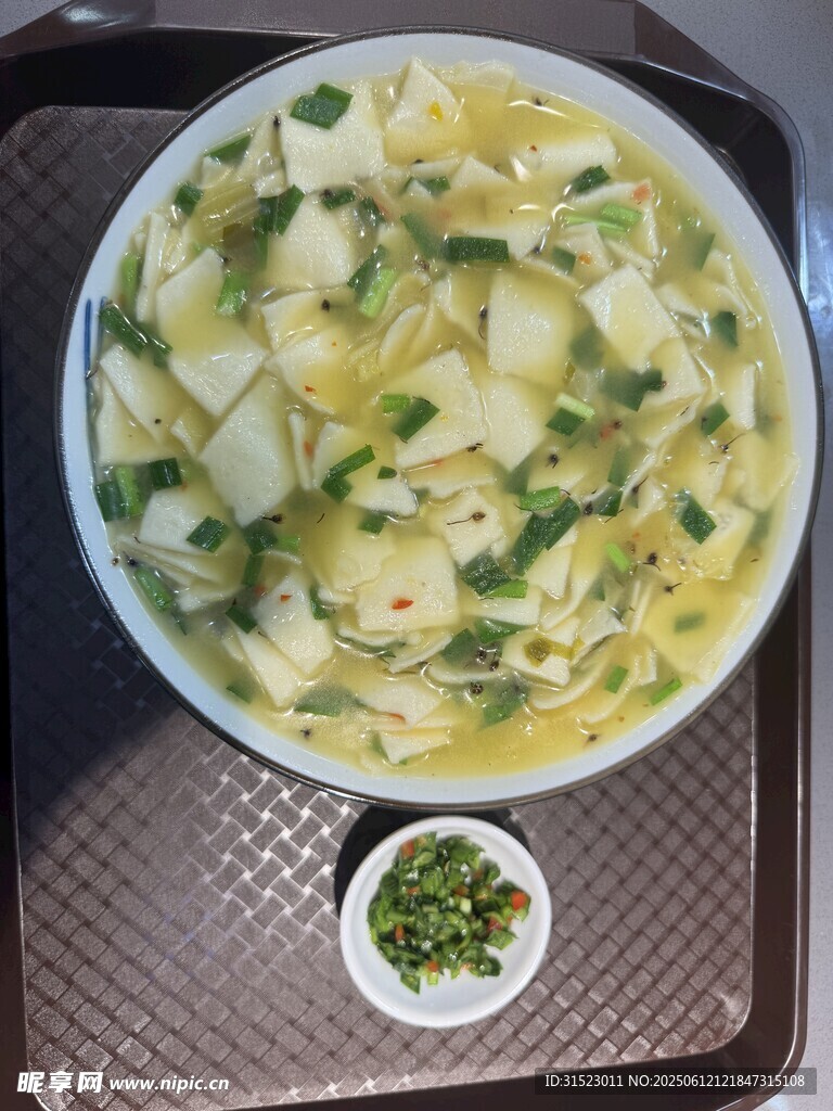 美味炒鸡蛋配葱花