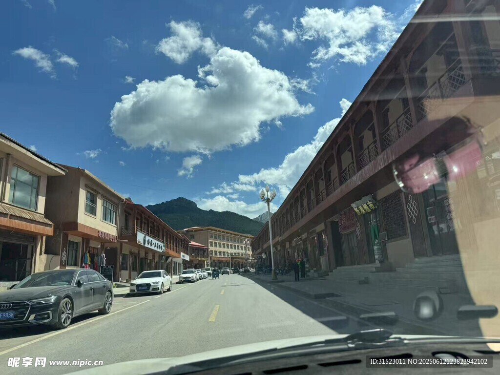 扎尕那 小镇街道风景