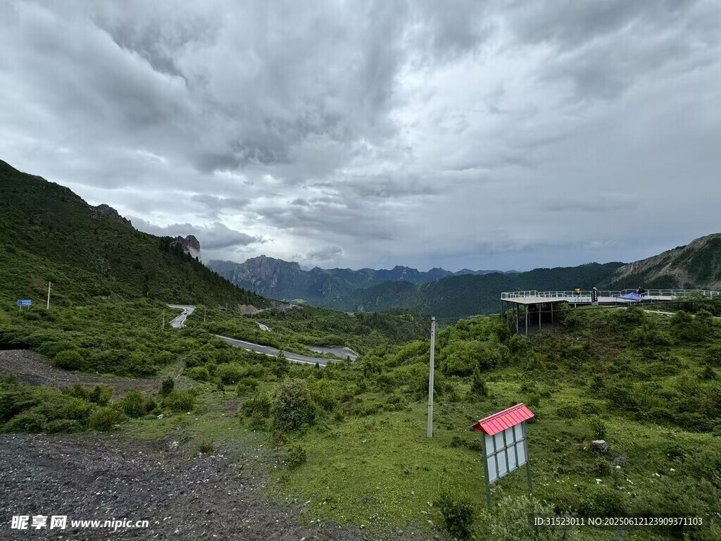 山间公路风景