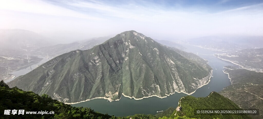 重庆三峡之颠远眺夔门