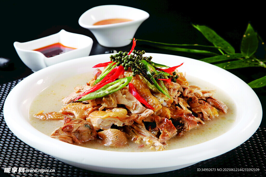 美味凉拌鸡肉鲜香诱人