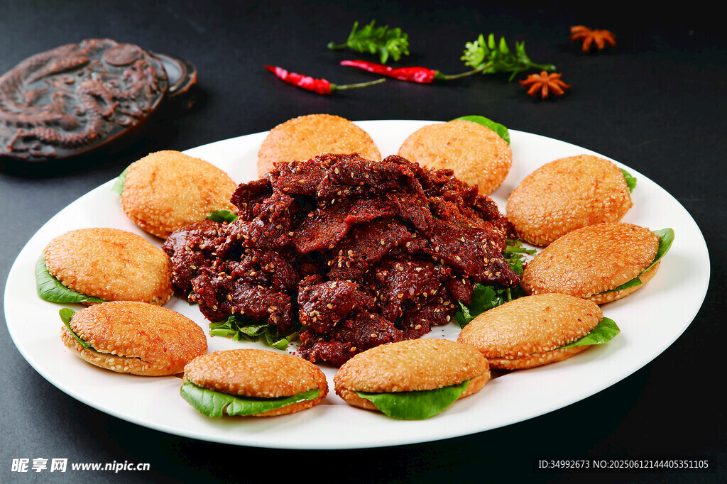 美味牛肉配香酥饼