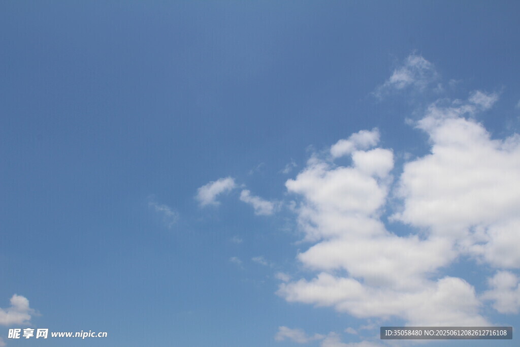 蓝天白云  