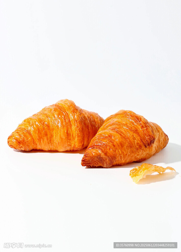 美味牛角面包金黄诱人