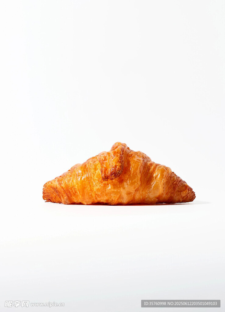 金黄酥脆牛角面包