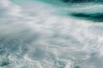 海浪翻涌的动态美景