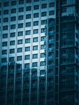 现代玻璃幕墙建筑外观