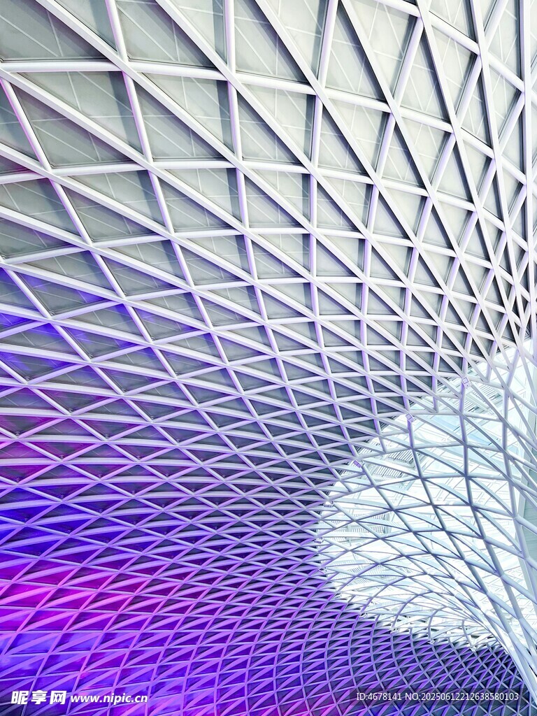 梦幻几何结构建筑空间