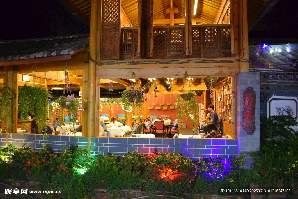 夜间特色店铺