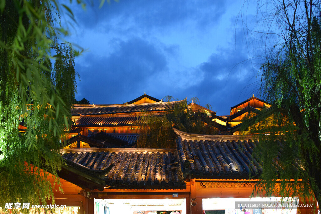夜幕古建筑