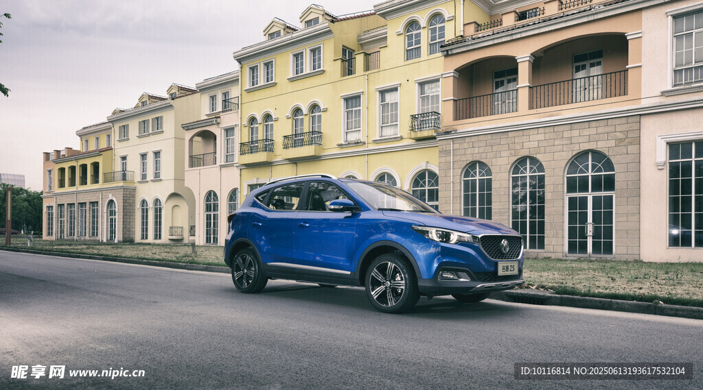蓝色SUV
