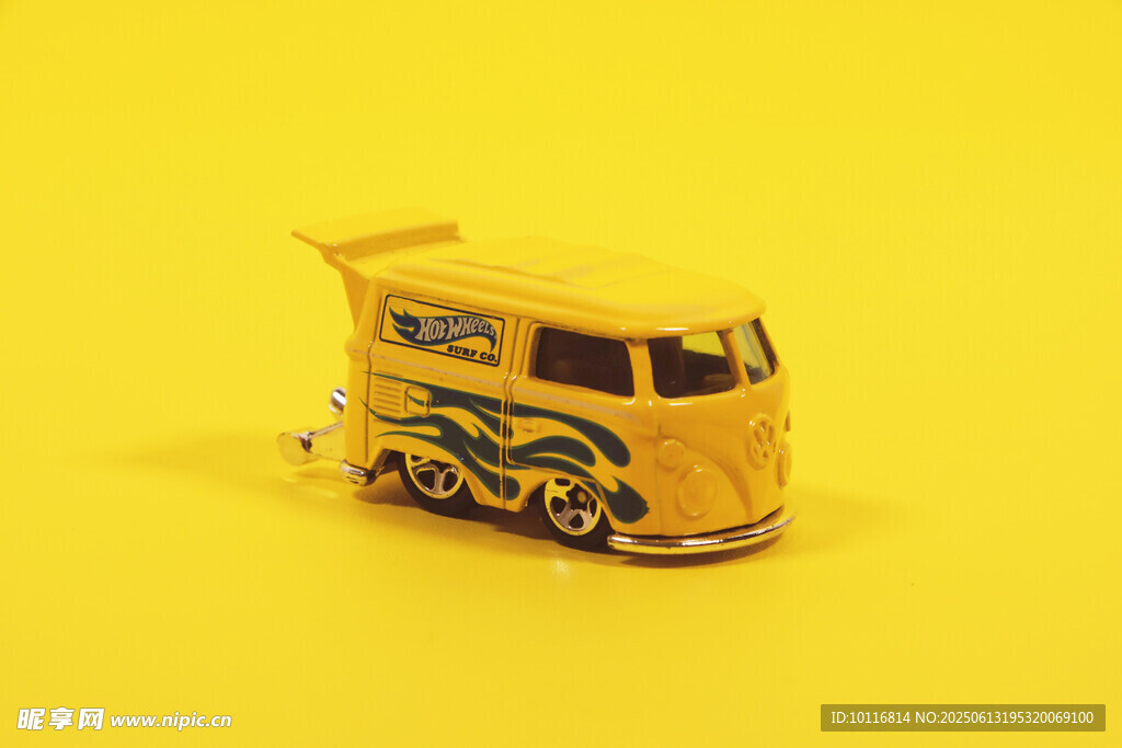 玩具汽车