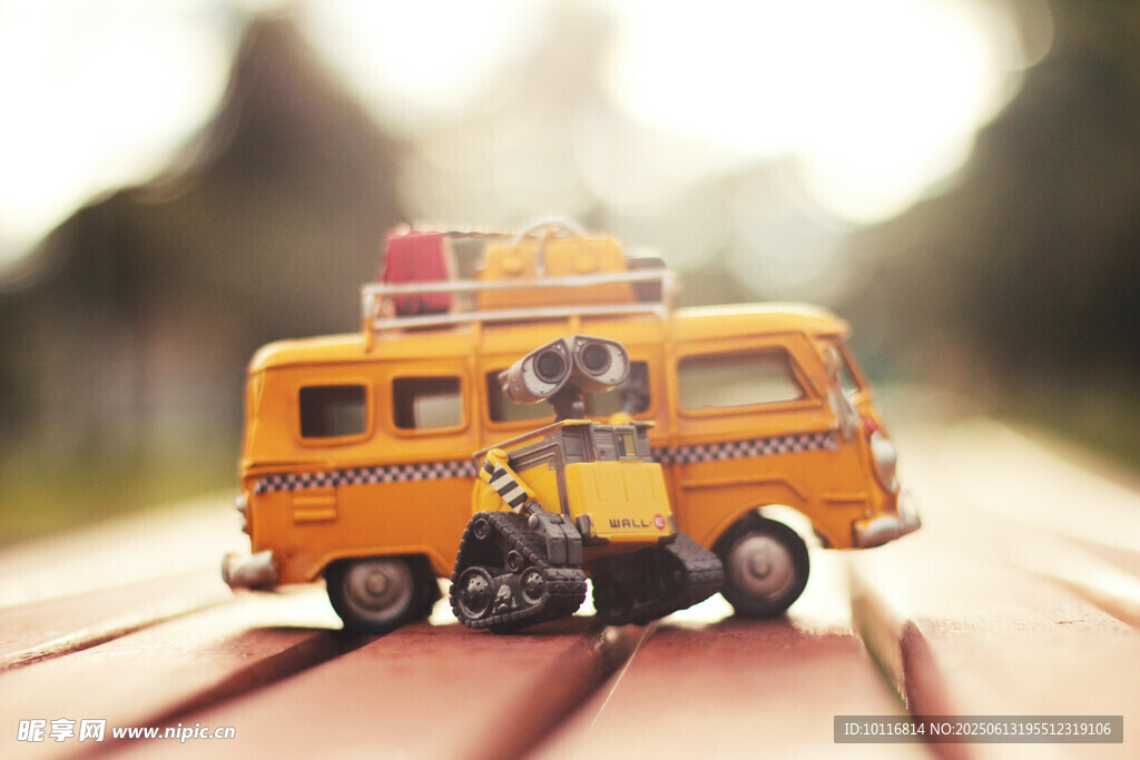 玩具汽车