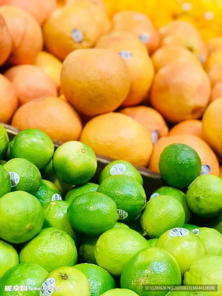 多彩柑橘类水果堆叠