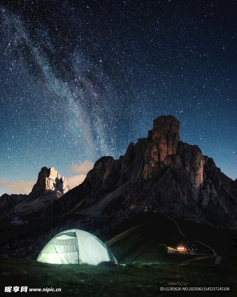 山间露营夜
