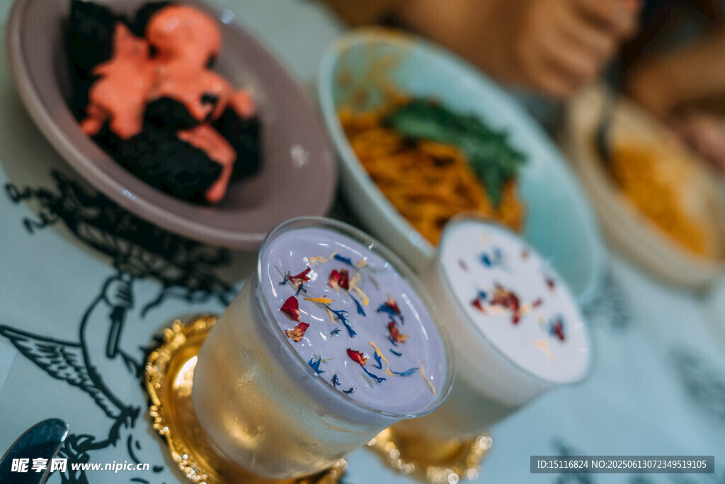 多彩精致小食与特色饮品