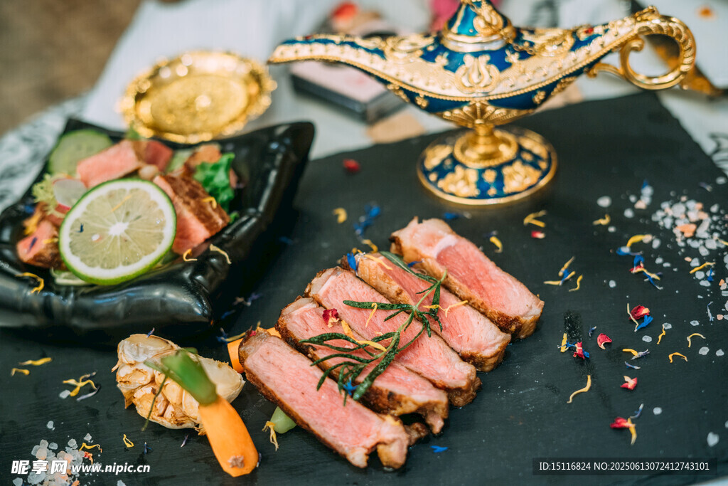 美味烤肉搭配精致小食