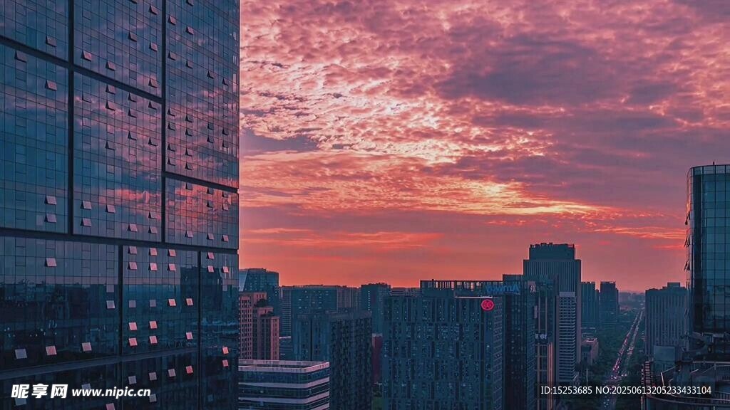城市黄昏天际线美景