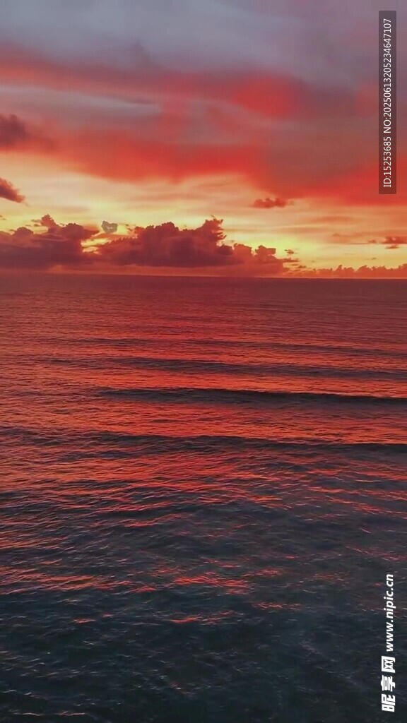 海上绝美日落霞光