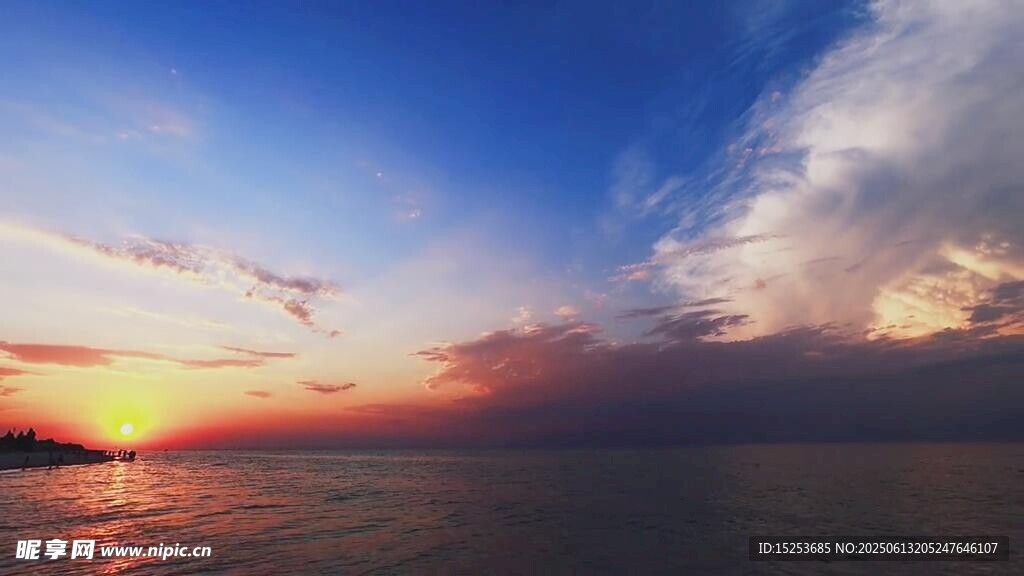 海上绝美日落天空景象