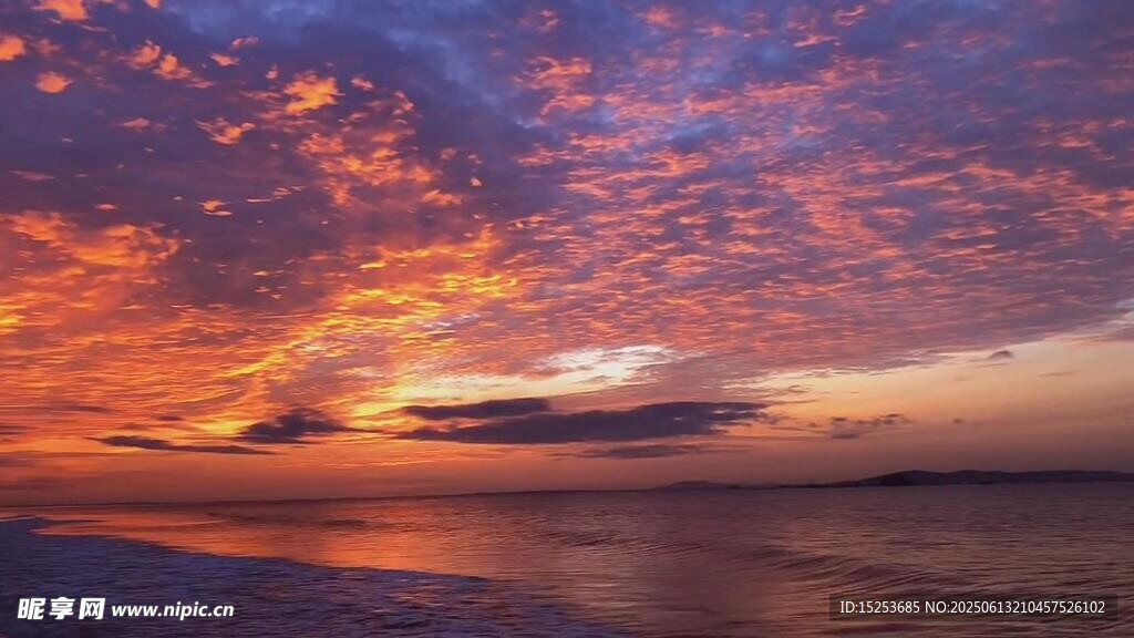 海上绚烂晚霞美景