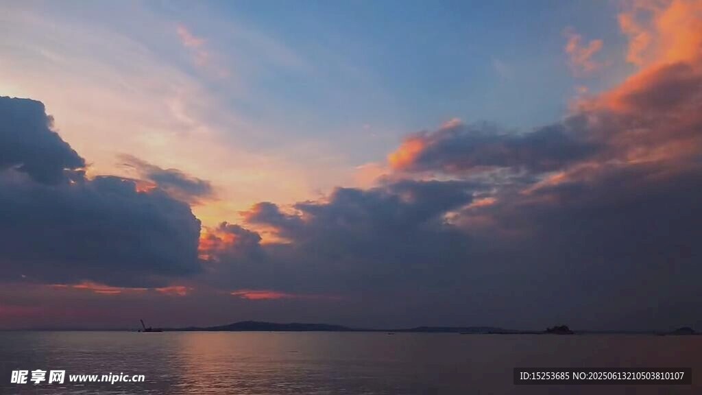 海边绚丽晚霞美景