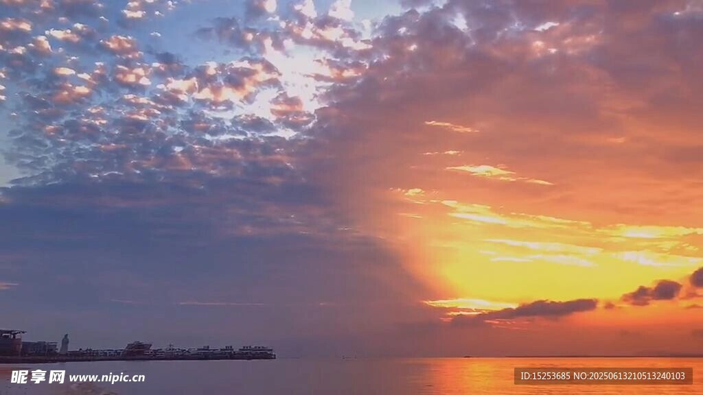 海上绝美日落天空景象