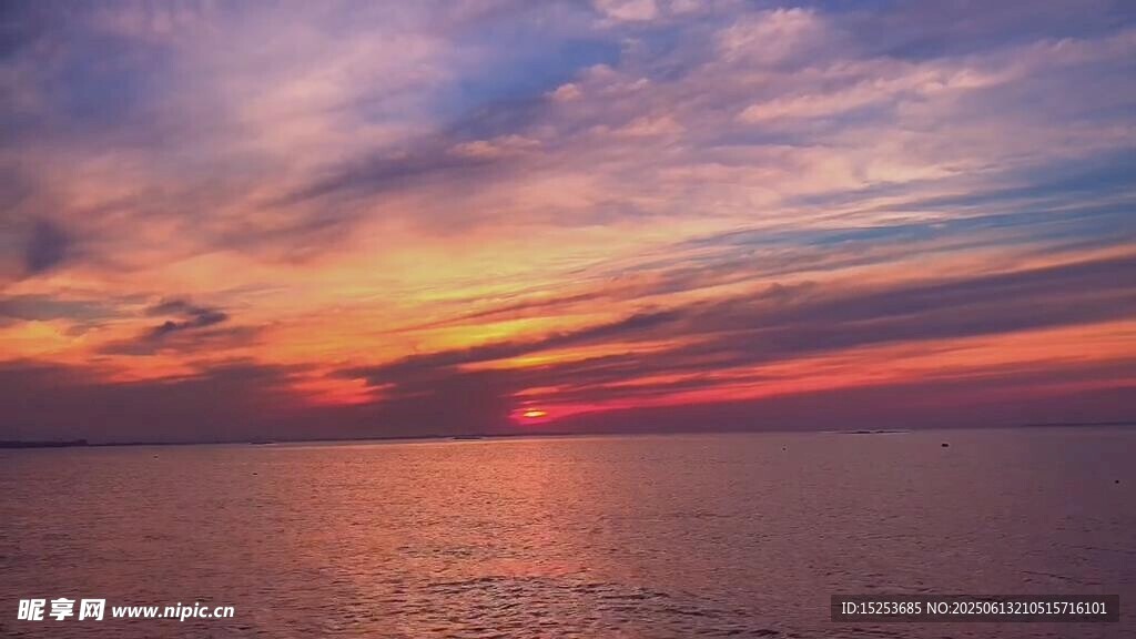 海上绚丽晚霞美景