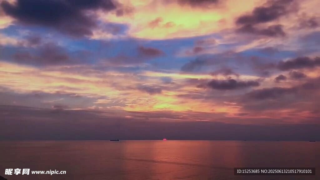 海上绚丽晚霞美景
