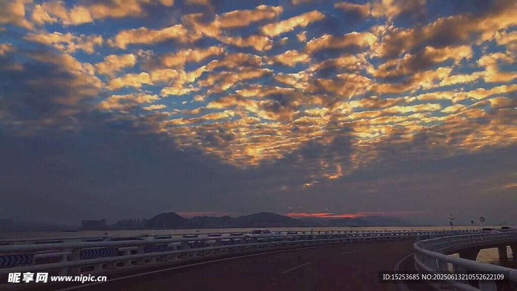 海边绚丽晚霞美景