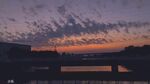 黄昏下的城市与绚丽天空