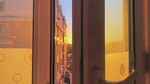 夕阳下的窗外城市景致