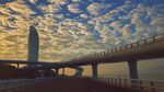 海上桥梁与绚丽天空景观