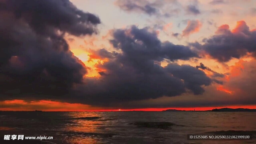 海上壮丽晚霞景观