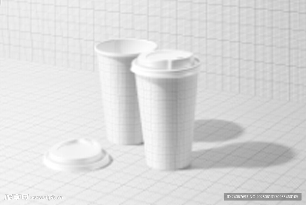 简约白色塑料杯及杯盖