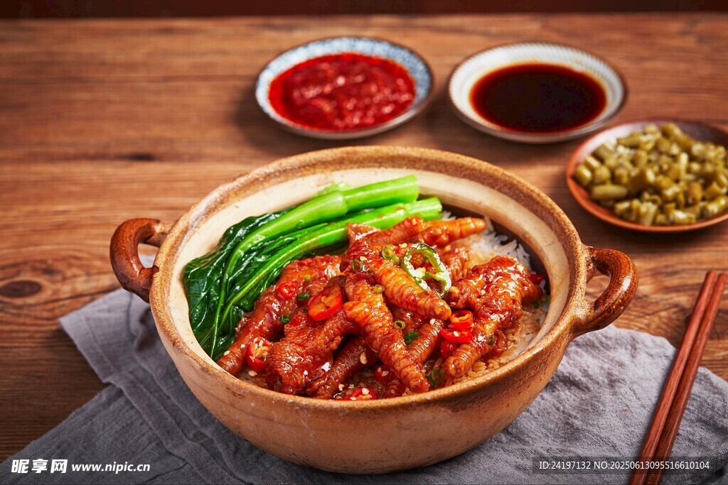 煲仔饭 卤鸡脚 盖饭 砂锅饭