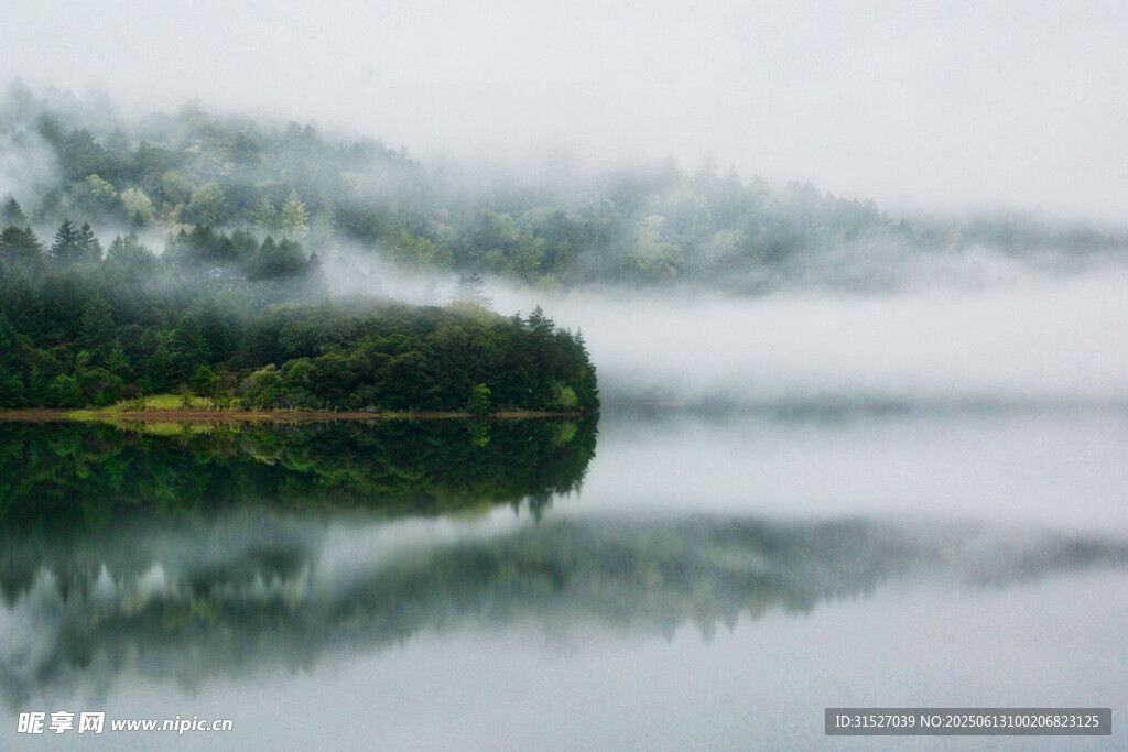 静谧湖景