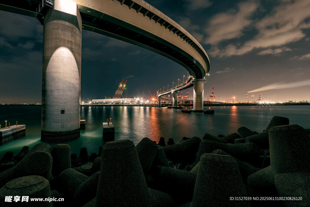 夜晚跨海大桥