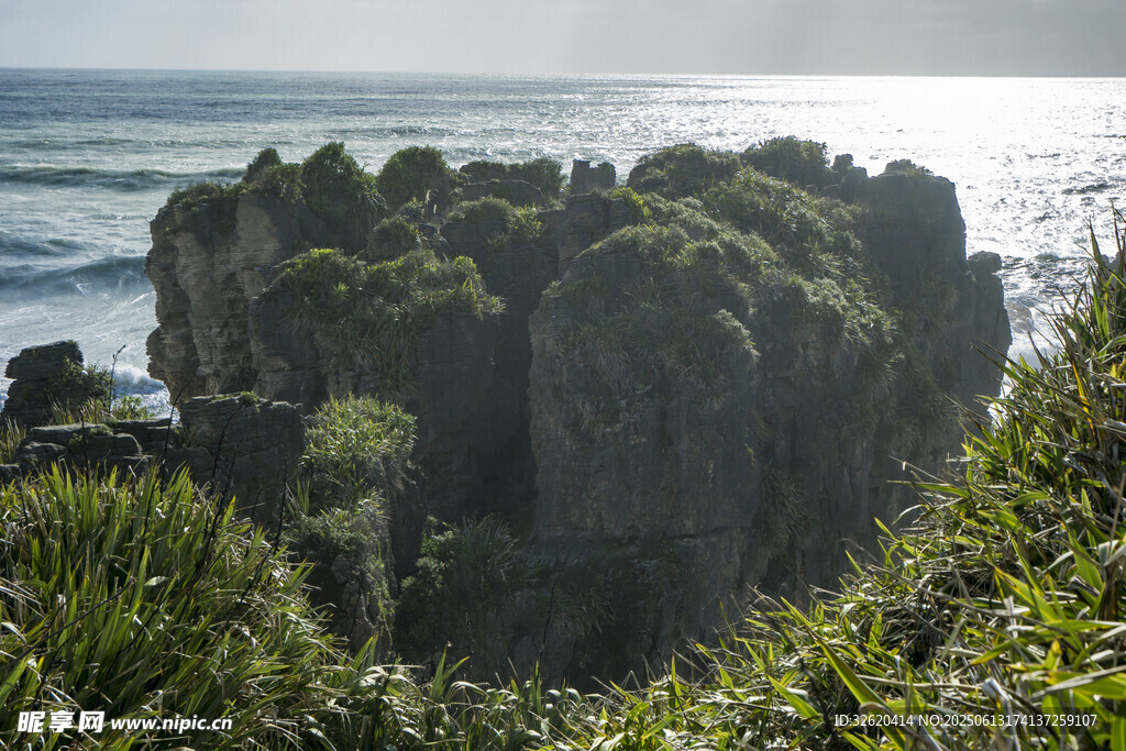 海岸的壮美岩石景观