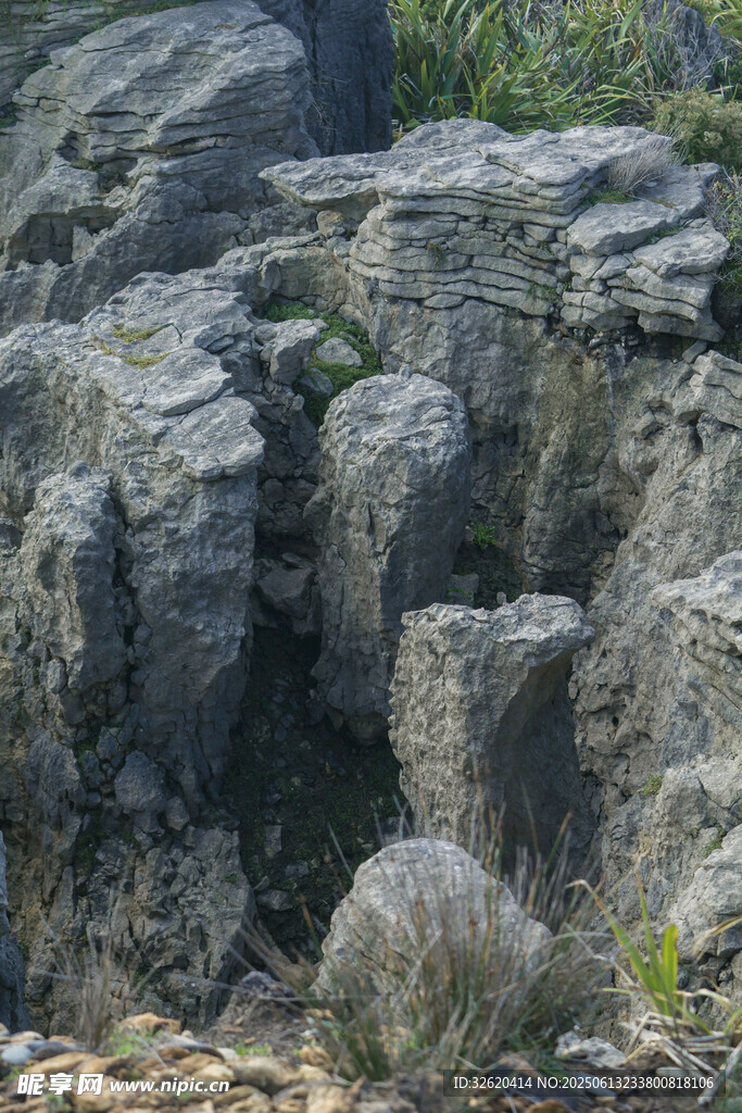 嶙峋怪石景观