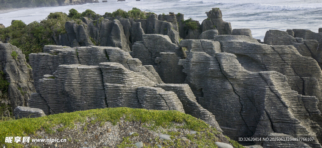 海边奇特岩石景观