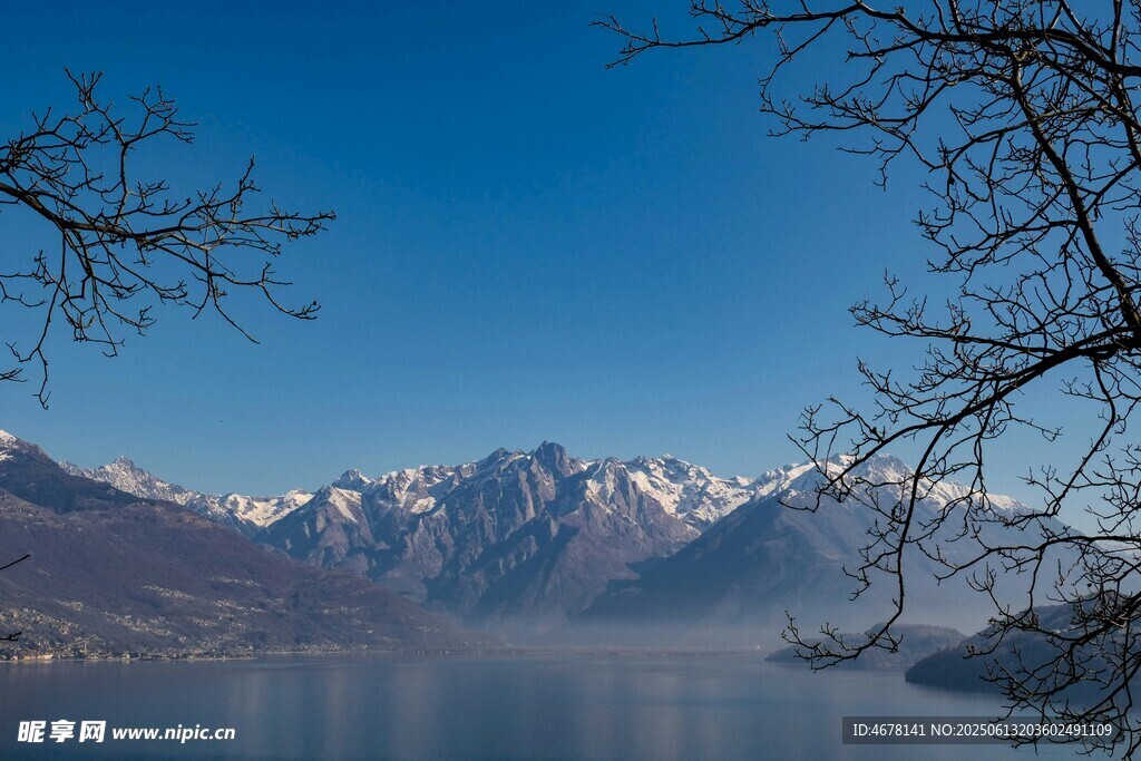 雪山湖泊美景