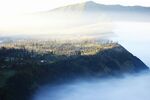 山间云海日出壮丽景观